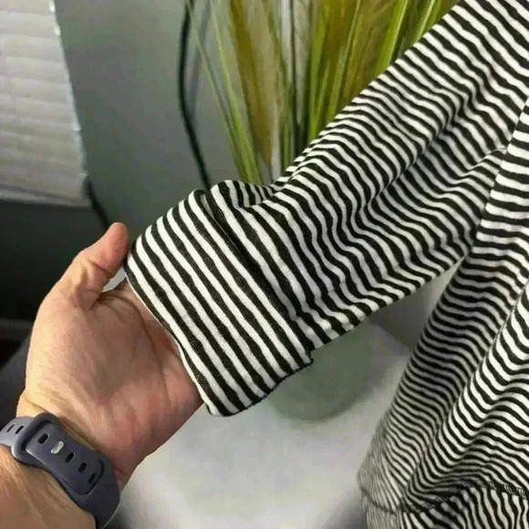 Chico’s Zenergy Size 1 M Asymmetrical Women’s Striped Cardigan Long Sleeves - Picture 3 of 11